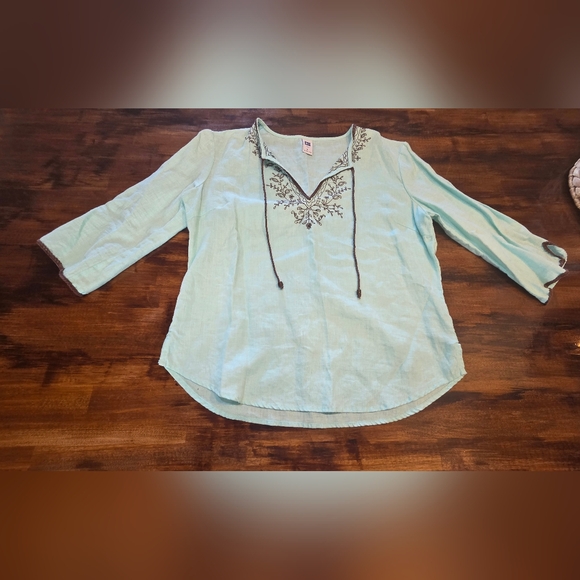 GAP Tops - Y2k Vintage Gap 100% Lien boho 3/4 length top with embroidered Details size wome